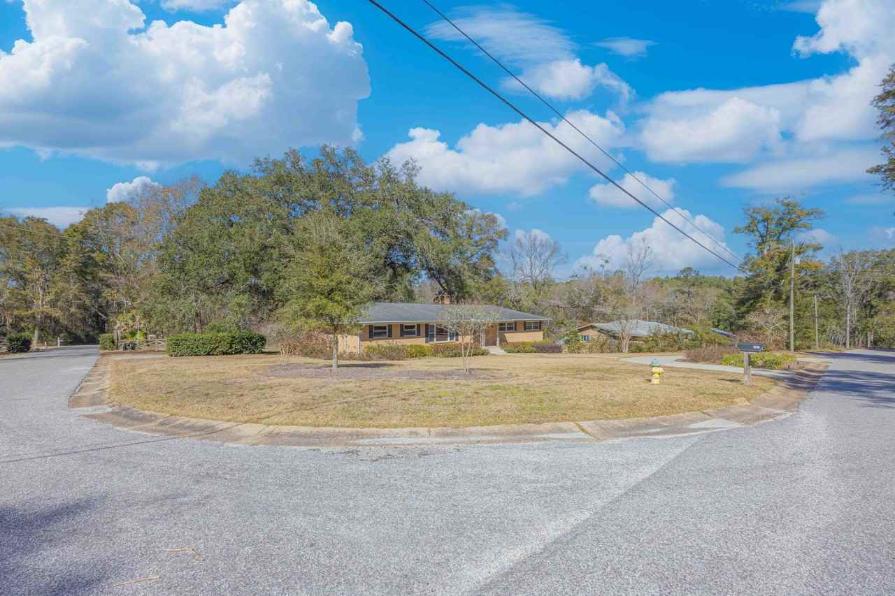 202 Confederate Dr N #1 - Photo 3 of 26