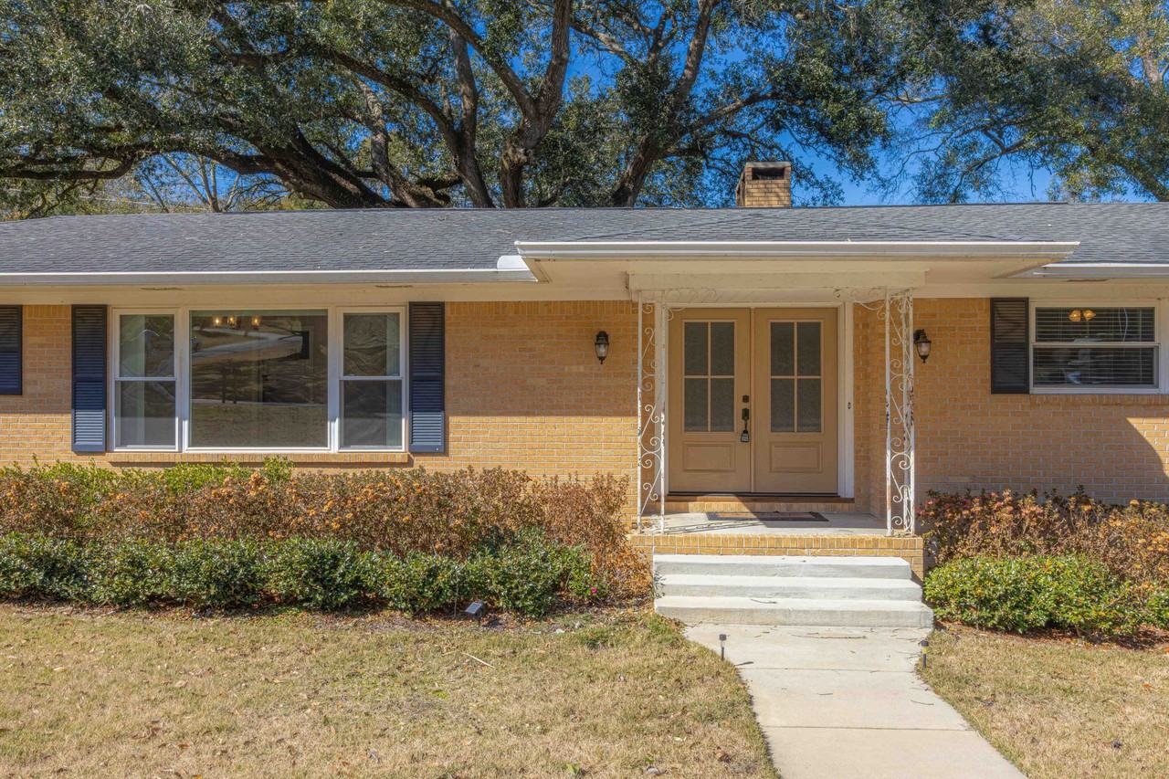 202 Confederate Dr N #1 - Photo 4 of 26