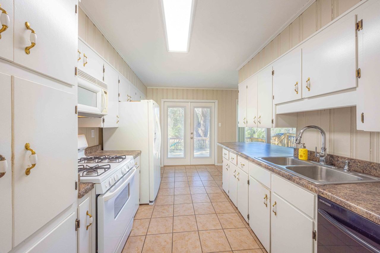 202 Confederate Dr N #1 - Photo 7 of 26