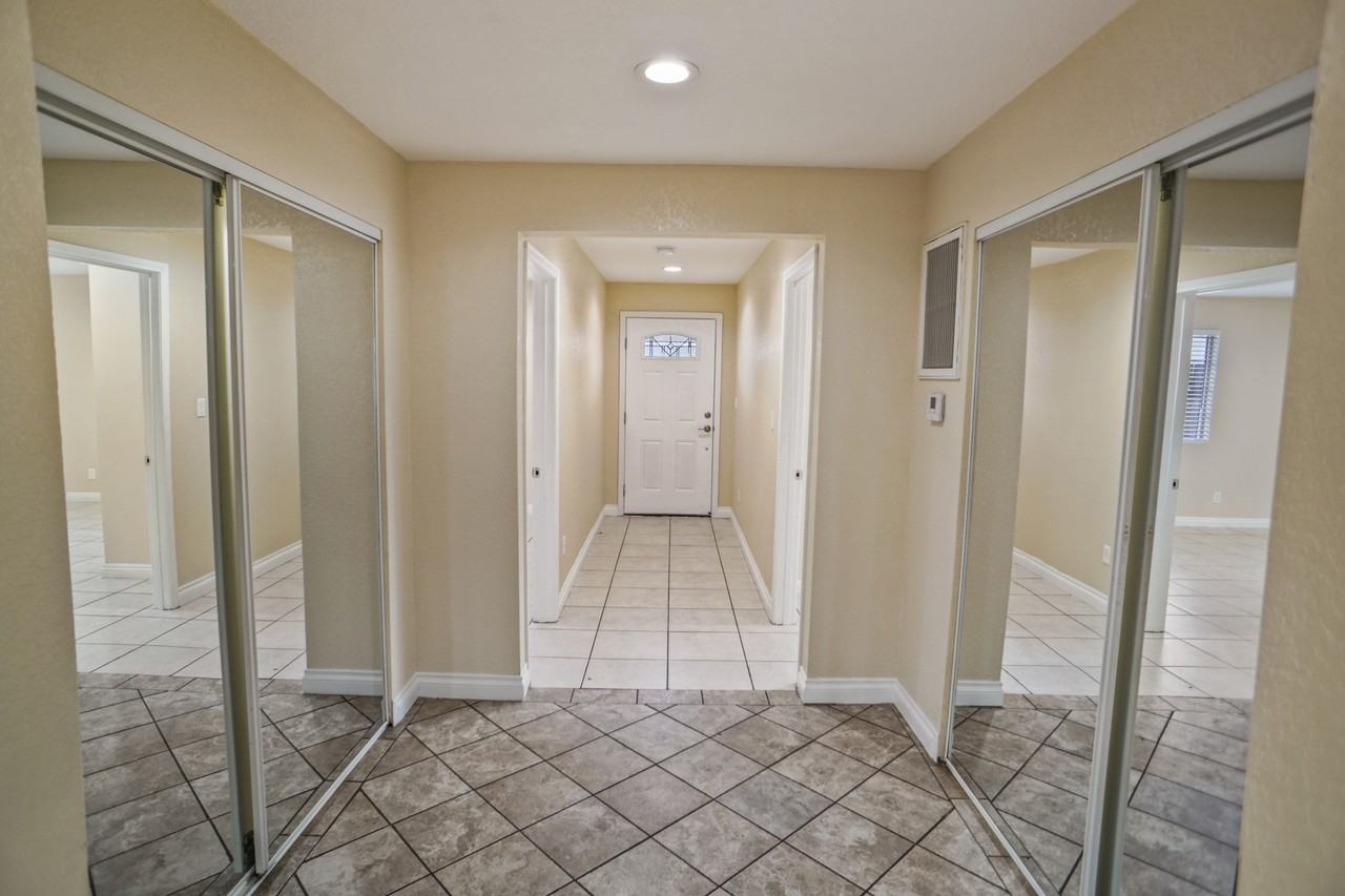 11819 Glenoaks Blvd #11819 - Photo 3 of 19