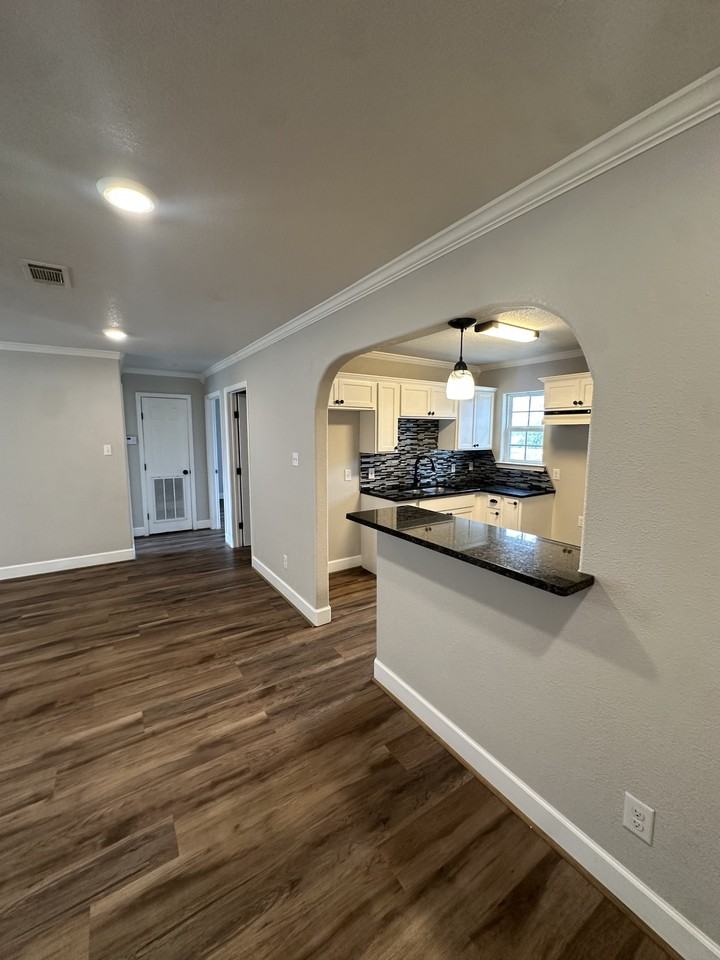 1320 S 35th St #1 - Photo 4 of 13