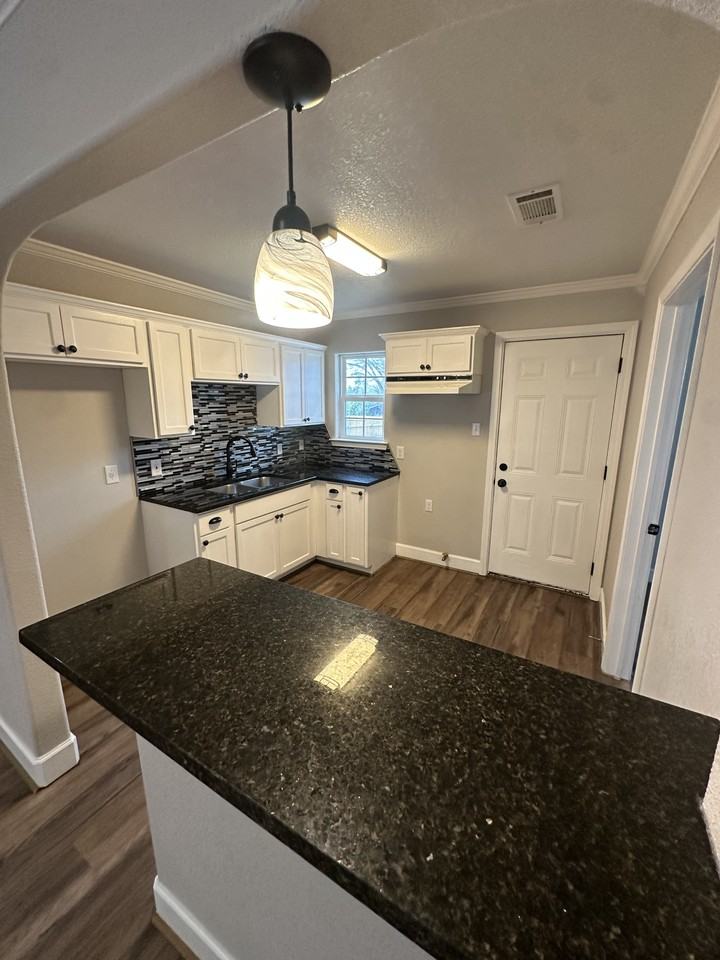 1320 S 35th St #1 - Photo 5 of 13