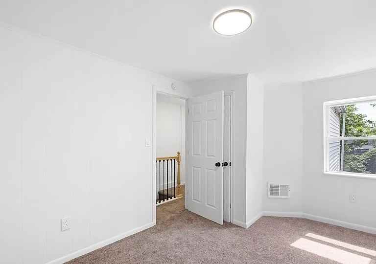 310 S Claymont St - Photo 2 of 9