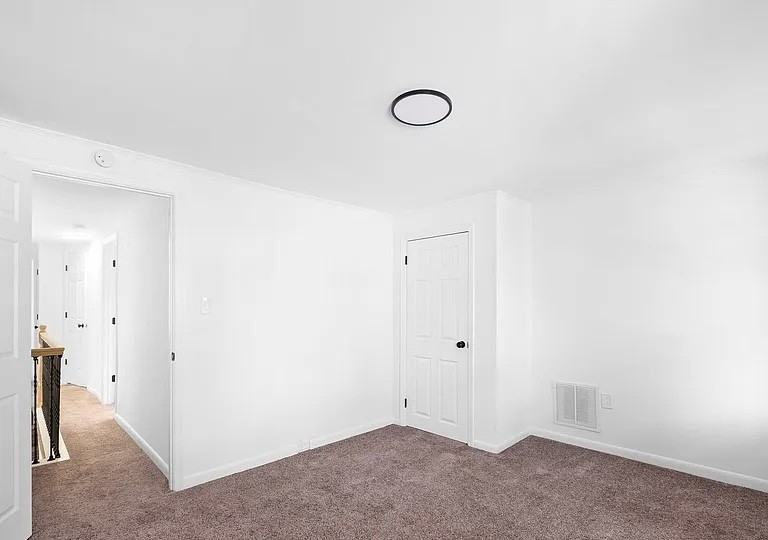 310 S Claymont St - Photo 4 of 9