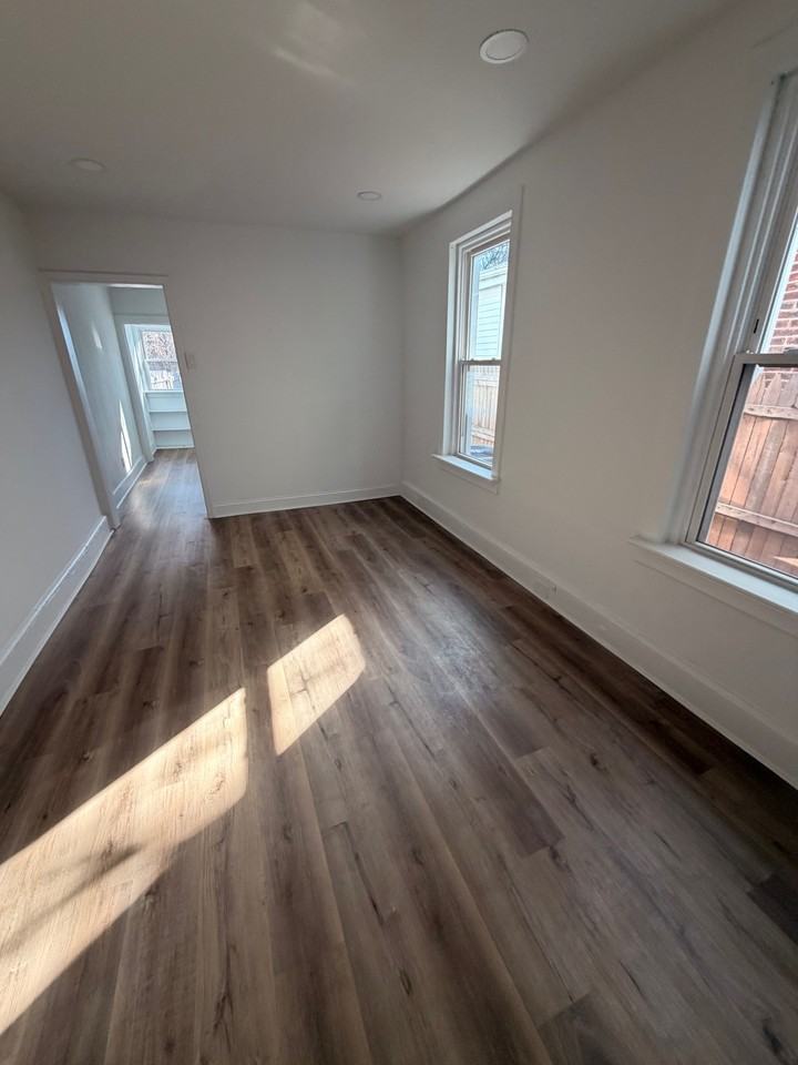 310 S Claymont St - Photo 6 of 9