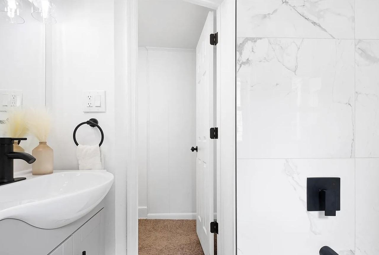 310 S Claymont St - Photo 7 of 9