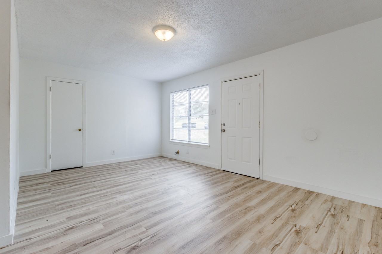 15 Macarthur Dr #1 - Photo 7 of 20