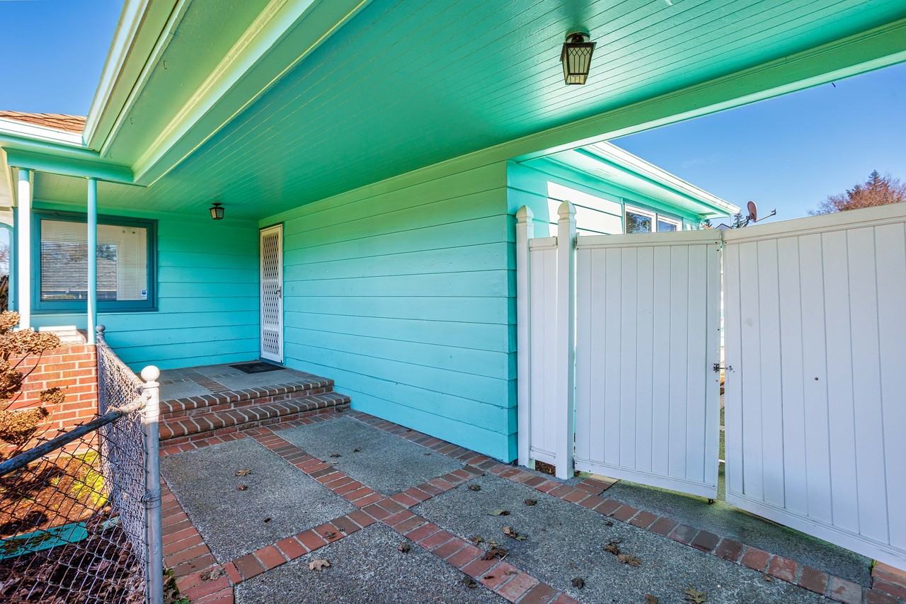 1910 Ne Cramer St #1 - Photo 4 of 32