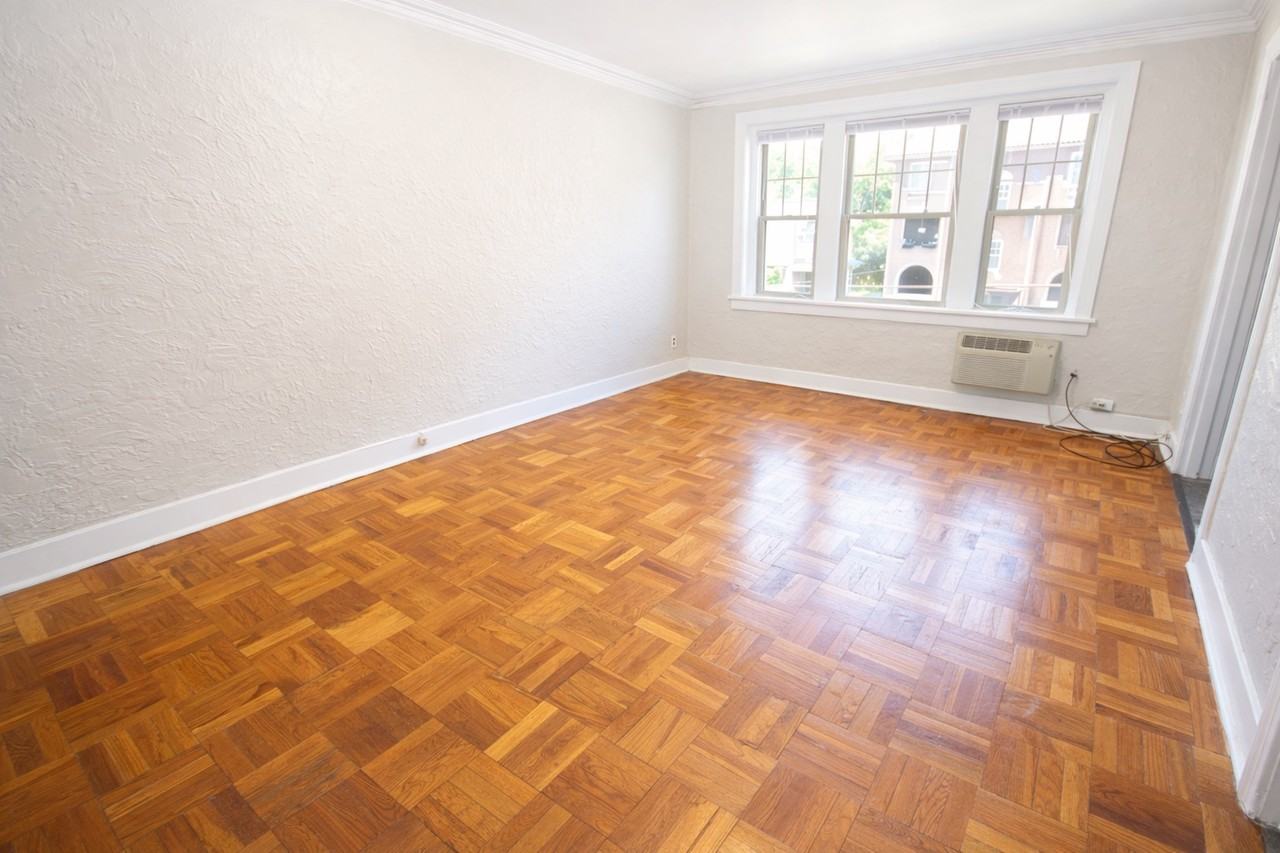 5620 HOBART STREETAPT 5 #5 - Photo 2 of 8