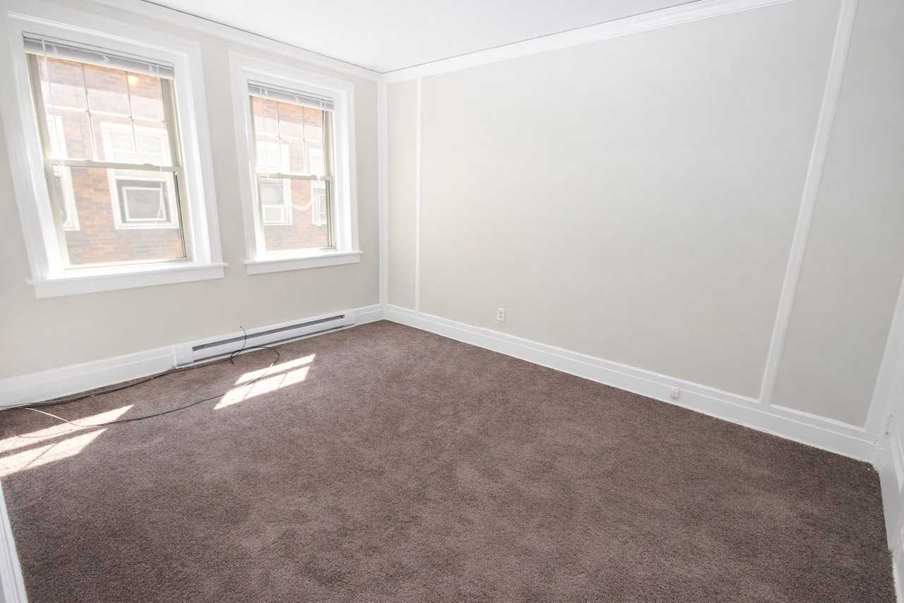 5620 HOBART STREETAPT 5 #5 - Photo 6 of 8