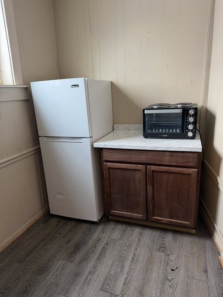 1340 Linden Ave #1 - Photo 4 of 6