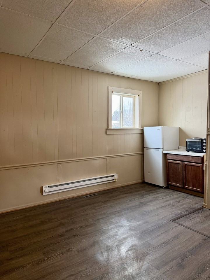 1340 Linden Ave #1 - Photo 5 of 6