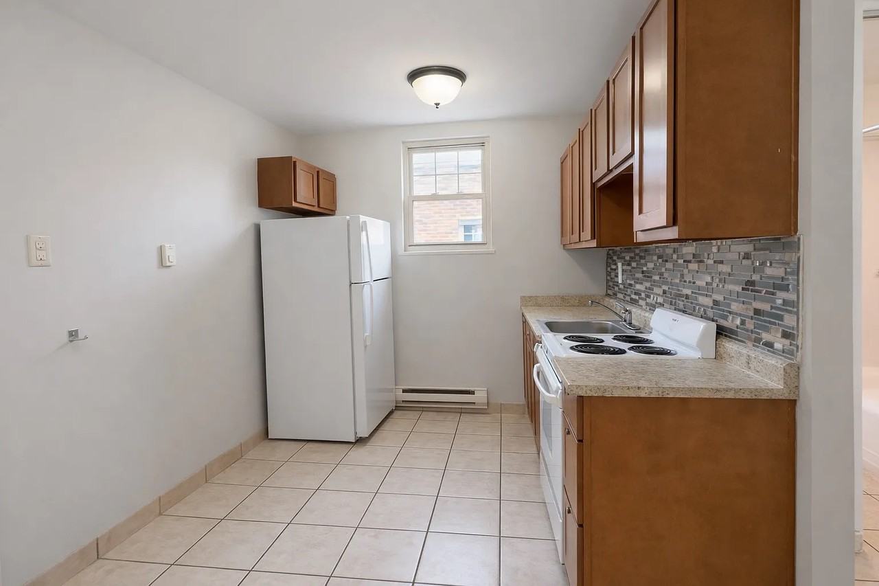 137 NORTH CRAIG STREETAPT 7 #T07 - Photo 2 of 10