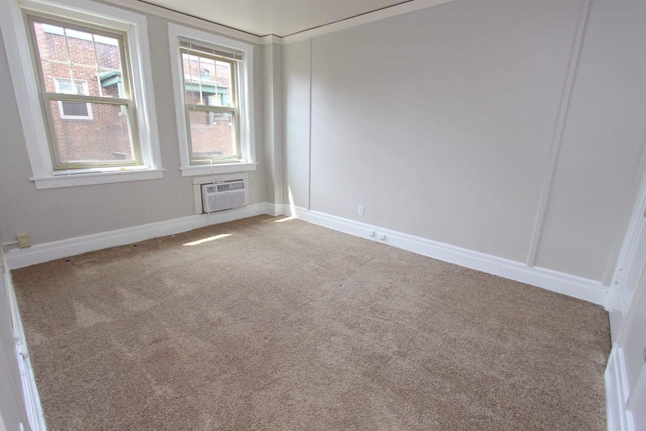 5610 HOBART STREETAPT 8 #8 - Photo 4 of 6