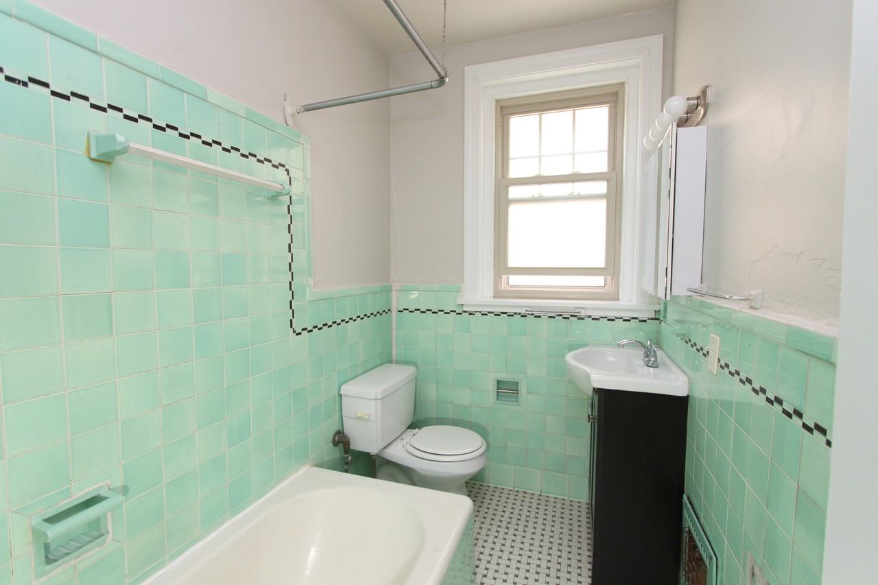 5610 HOBART STREETAPT 8 #8 - Photo 5 of 6