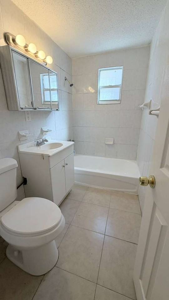 2954 Nw 51st Ter #1 - Photo 3 of 18