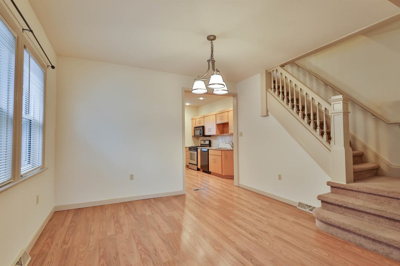 1104 Elm St #1 - Photo 4 of 37