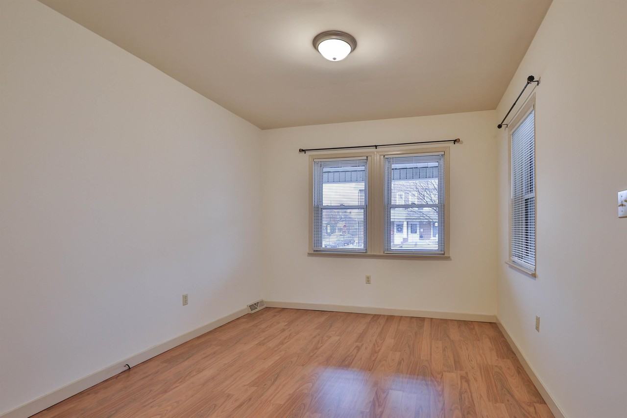 1104 Elm St #1 - Photo 6 of 37