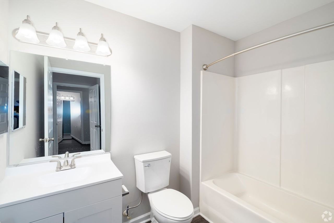 The Gardens at Manchester - Photo 4 of 46