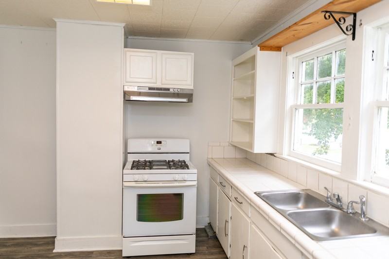 105 Burns St #1 - Photo 4 of 12