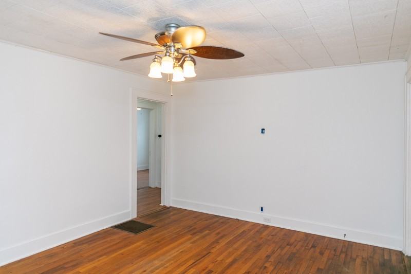 105 Burns St #1 - Photo 5 of 12