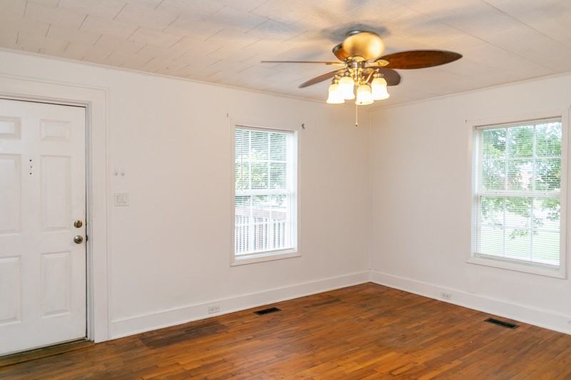 105 Burns St #1 - Photo 6 of 12