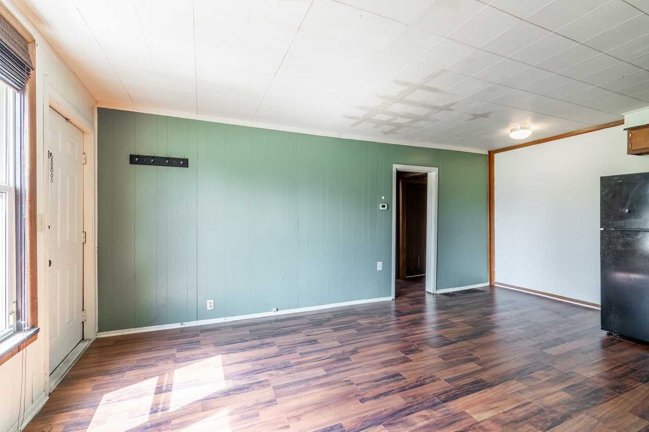 1106 1/2 W Auburn Dr #2 - Photo 3 of 21