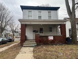 featured image of 117 E College St