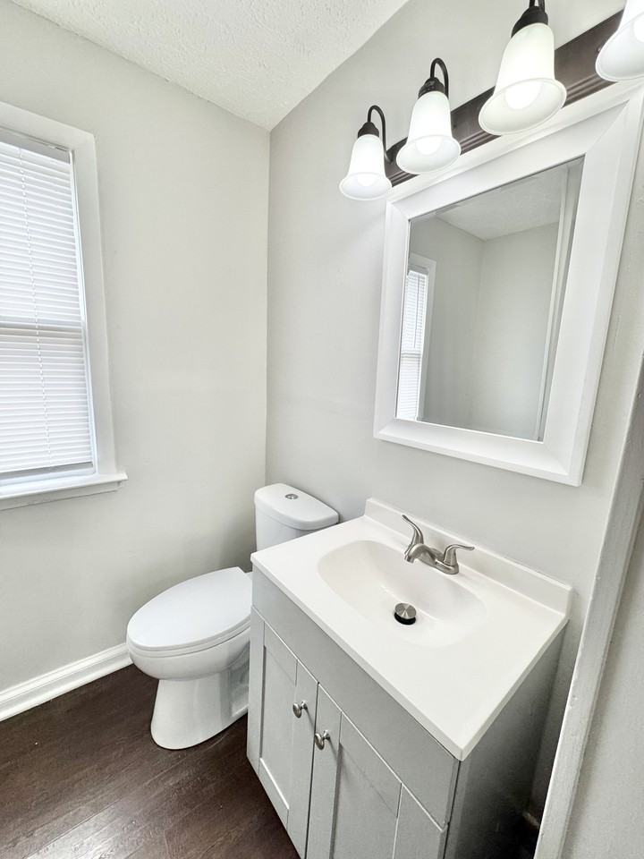 2629 E Victory Ct #1 - Photo 4 of 10