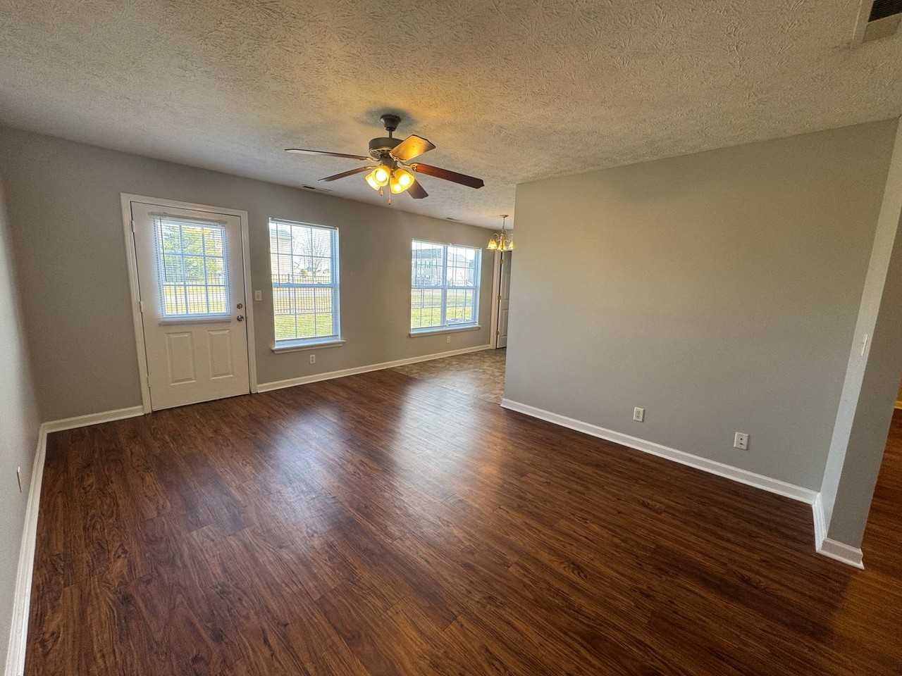 Sunnyside Apts - Photo 3 of 21