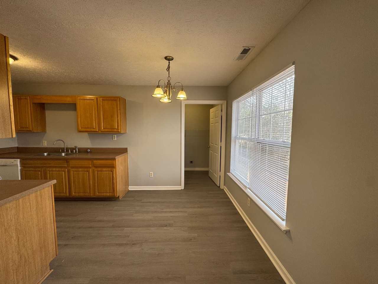 Sunnyside Apts - Photo 3 of 10