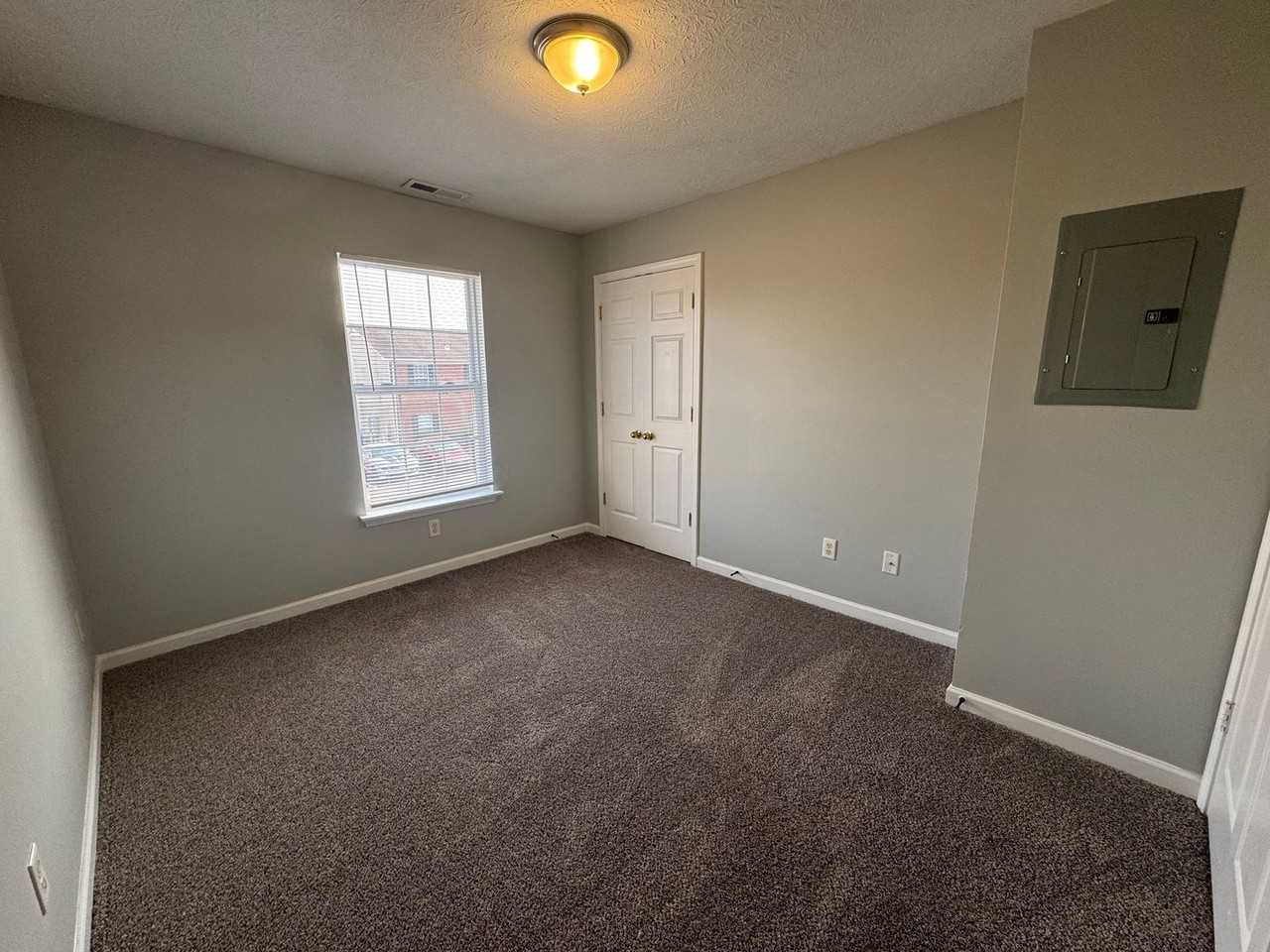 Sunnyside Apts - Photo 6 of 10