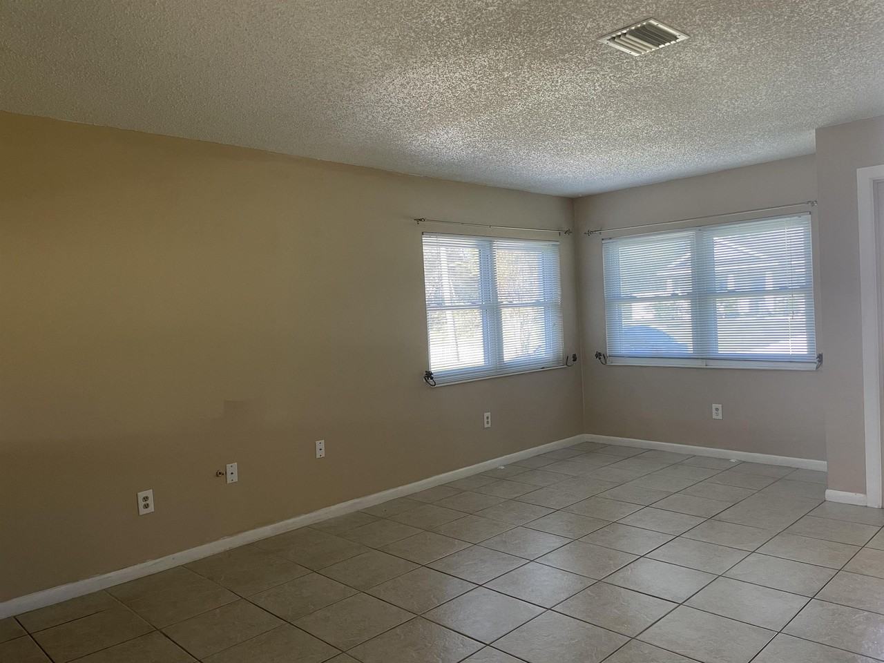 86 Ferndale Ln #1 - Photo 3 of 10