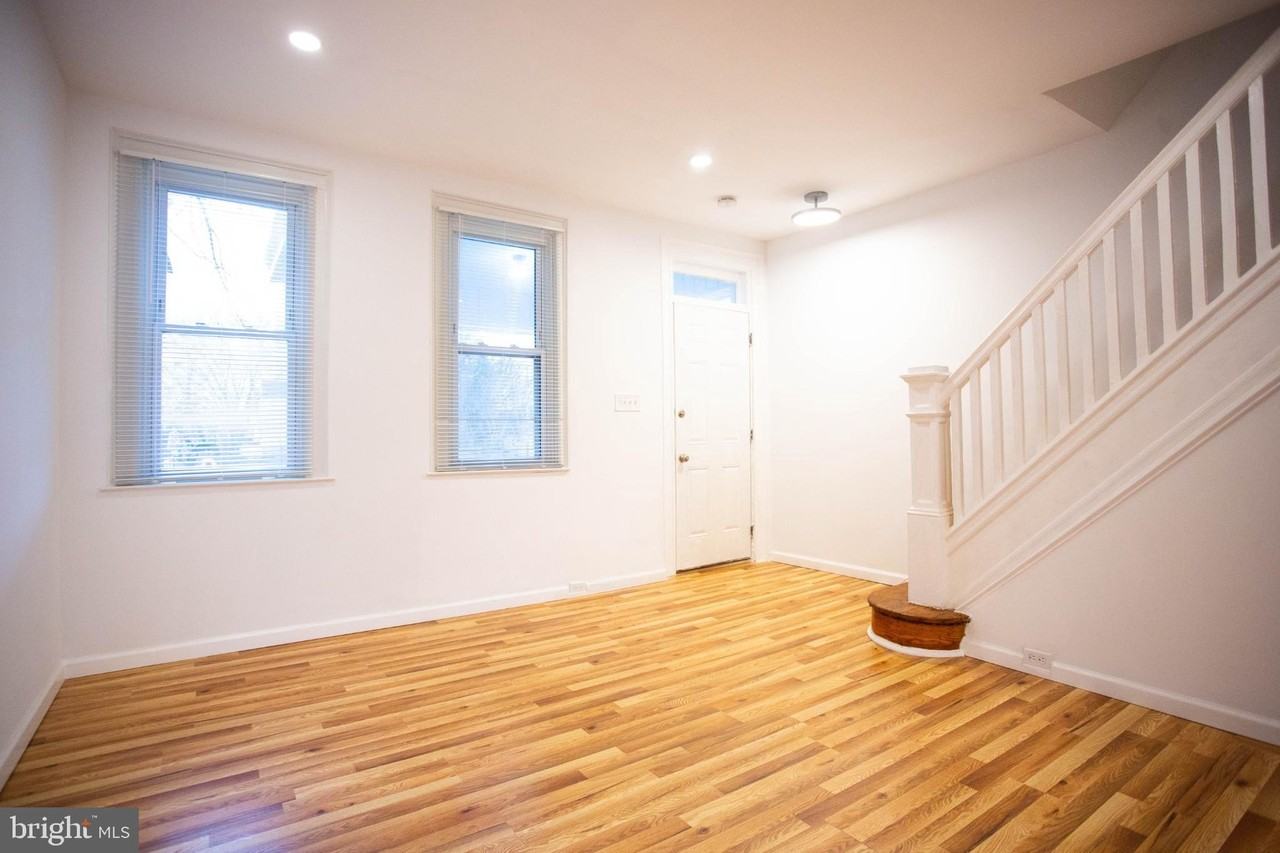 3702 Hayward Ave - Photo 4 of 18