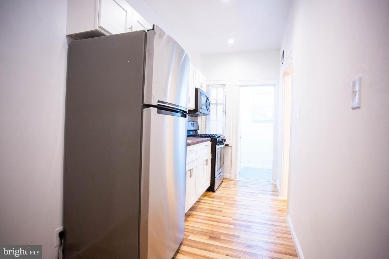 3702 Hayward Ave - Photo 6 of 18