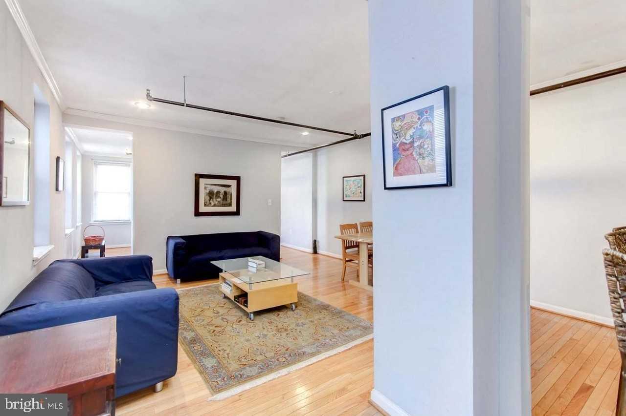 811 S Broadway - Photo 5 of 13