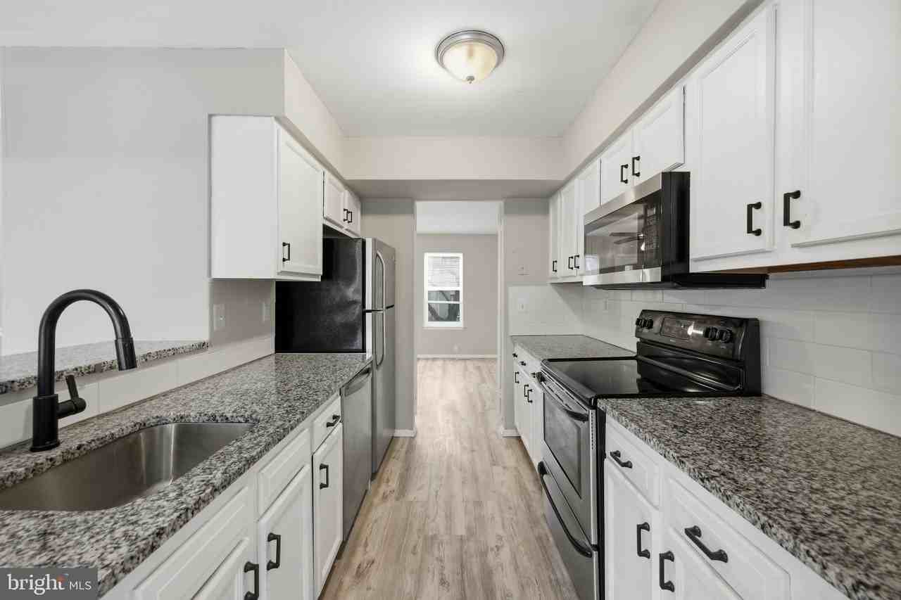 40 Cobber Ln - Photo 3 of 46