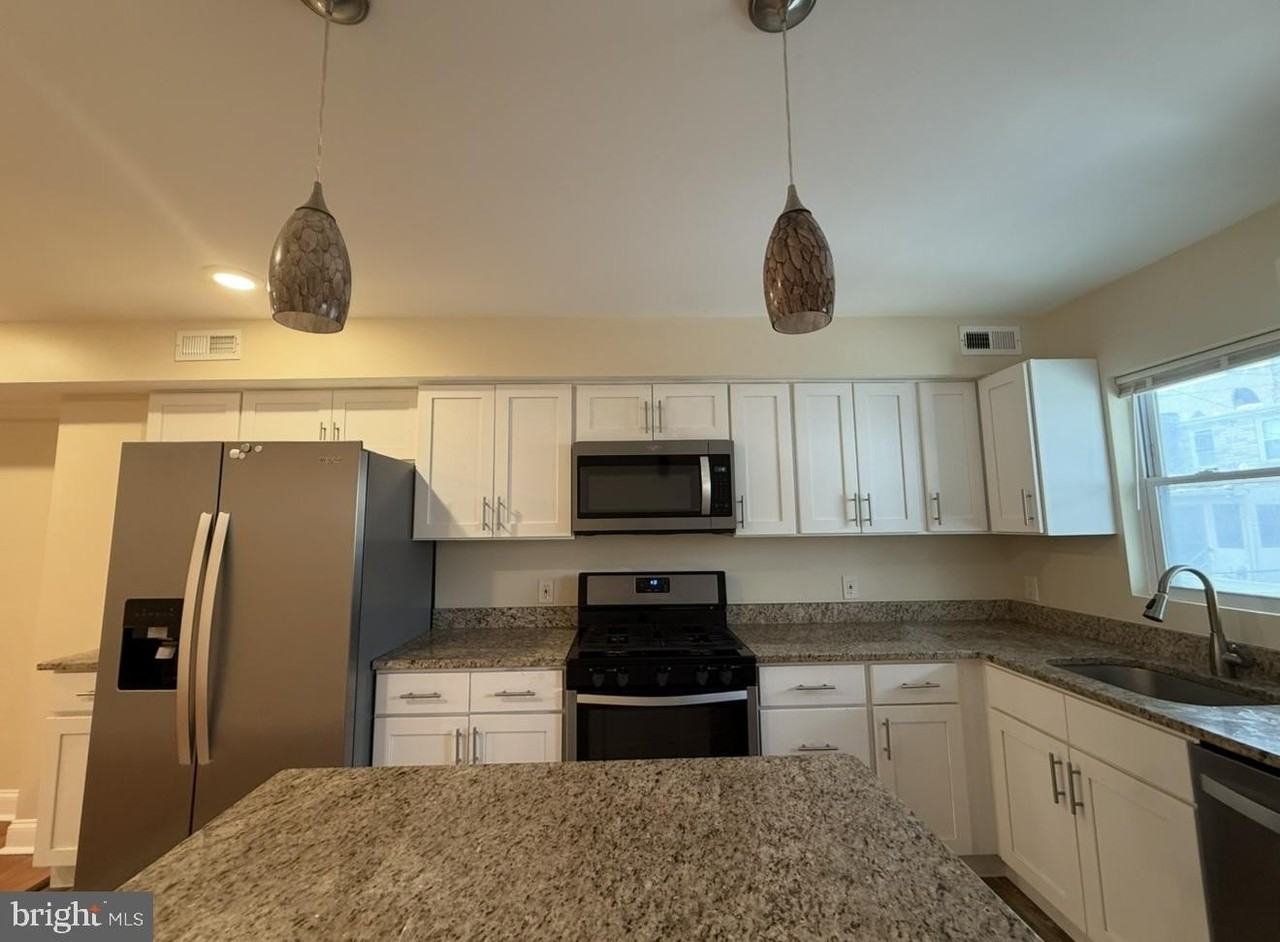 1422 Richardson St - Photo 3 of 15