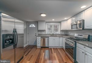 915 S Bouldin St - Photo 1 of 1