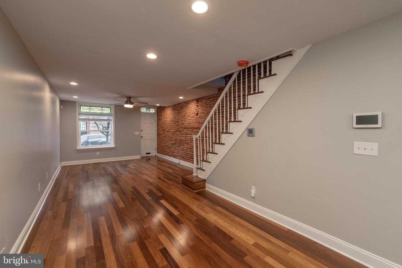 915 S Bouldin St - Photo 5 of 28