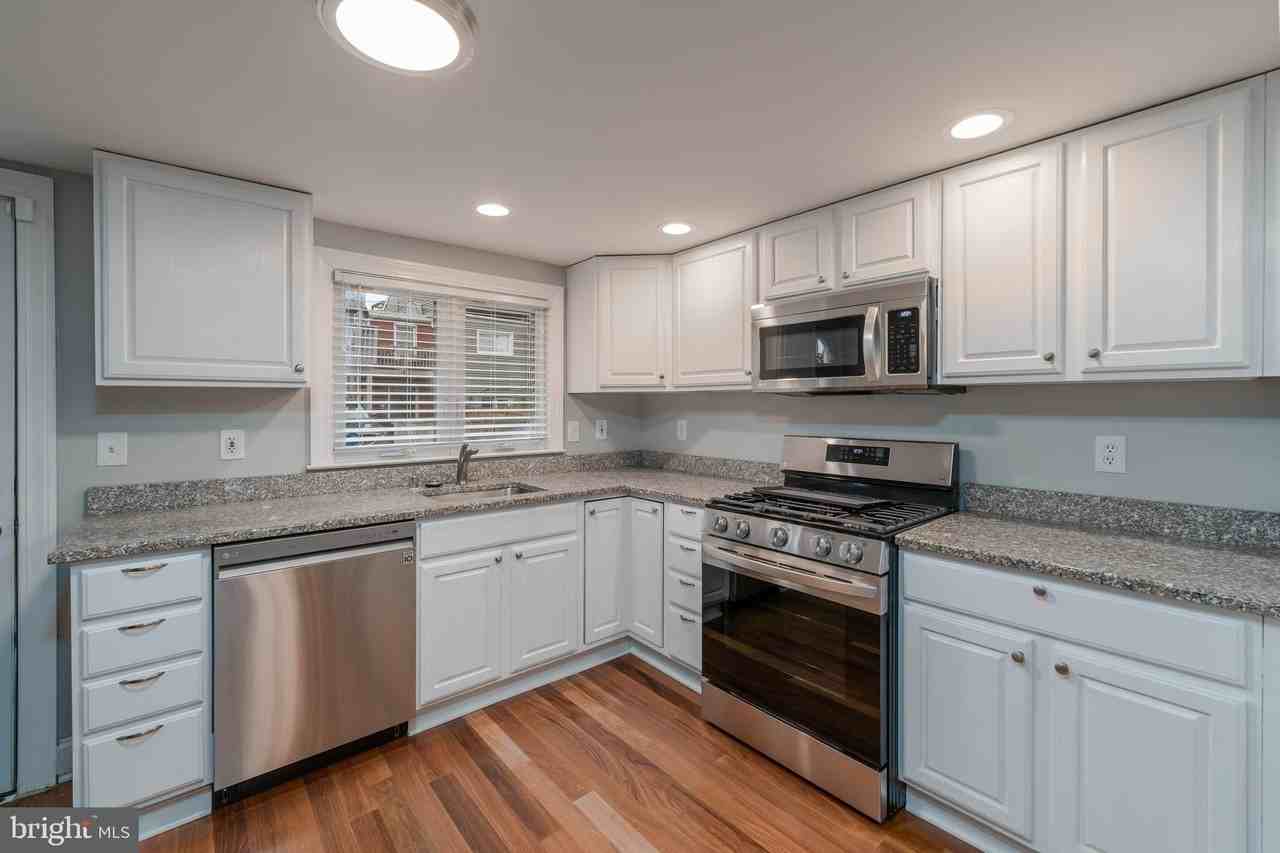 915 S Bouldin St - Photo 7 of 28