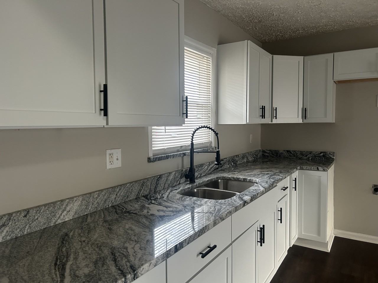 5707 Gateway Dr #1 - Photo 4 of 23