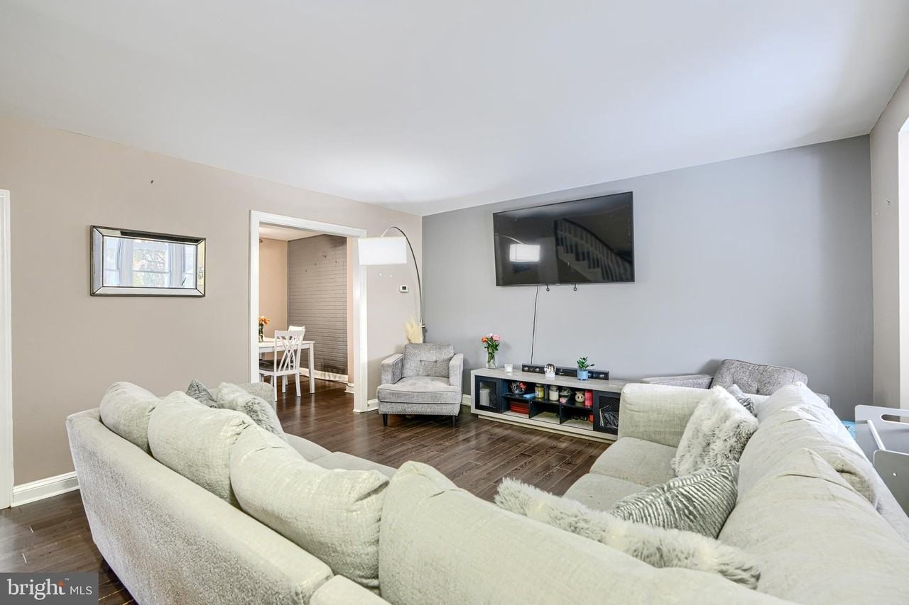 1543 Lochwood Rd - Photo 4 of 38