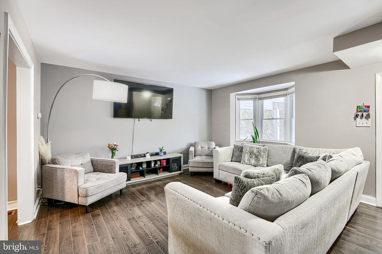 1543 Lochwood Rd - Photo 6 of 38