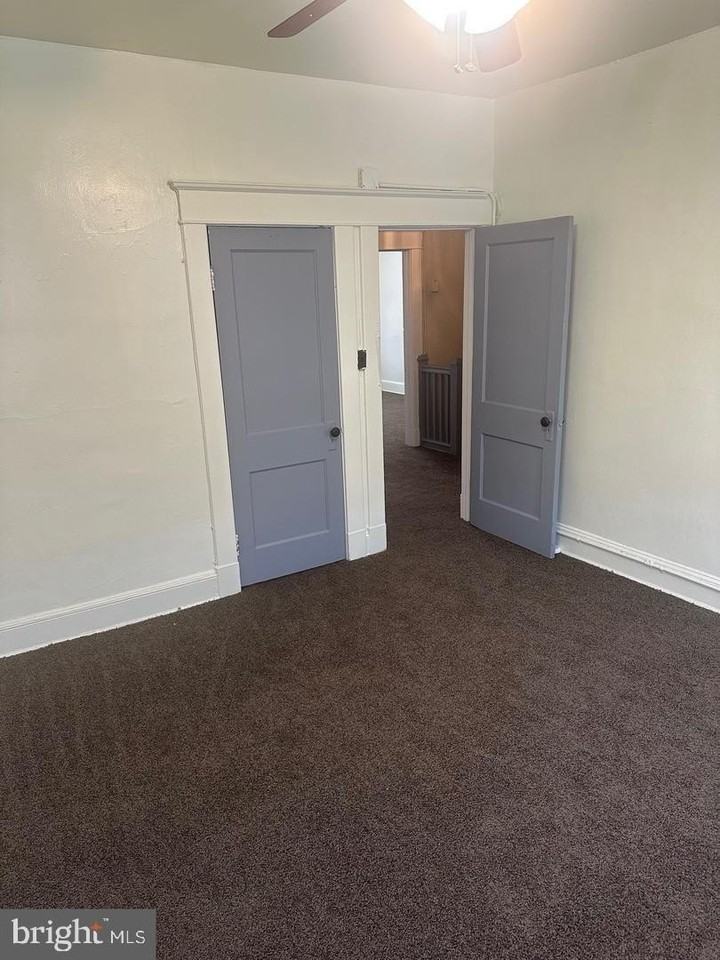 2304 W North Ave Apt 2 #2 - Photo 5 of 17