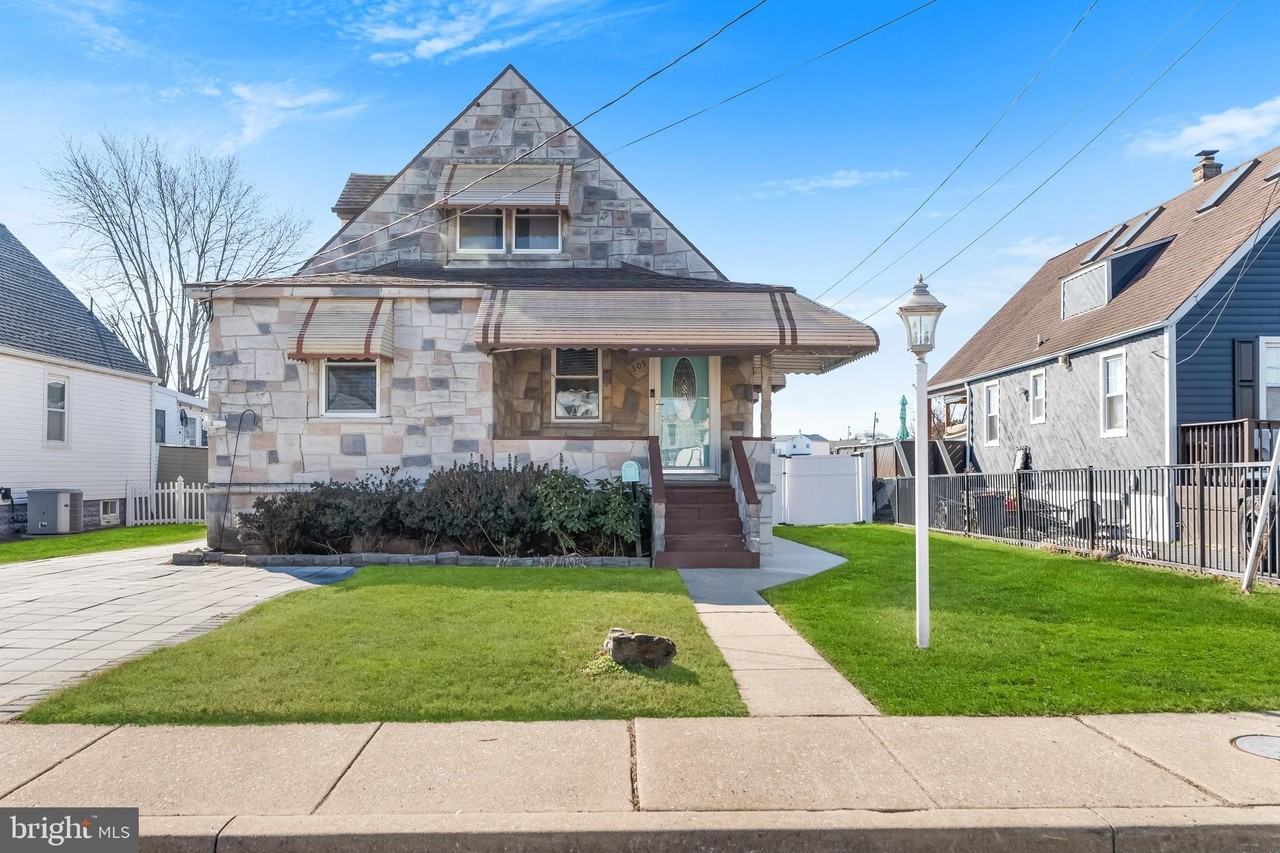 505 Bayside Dr - Photo 2 of 34