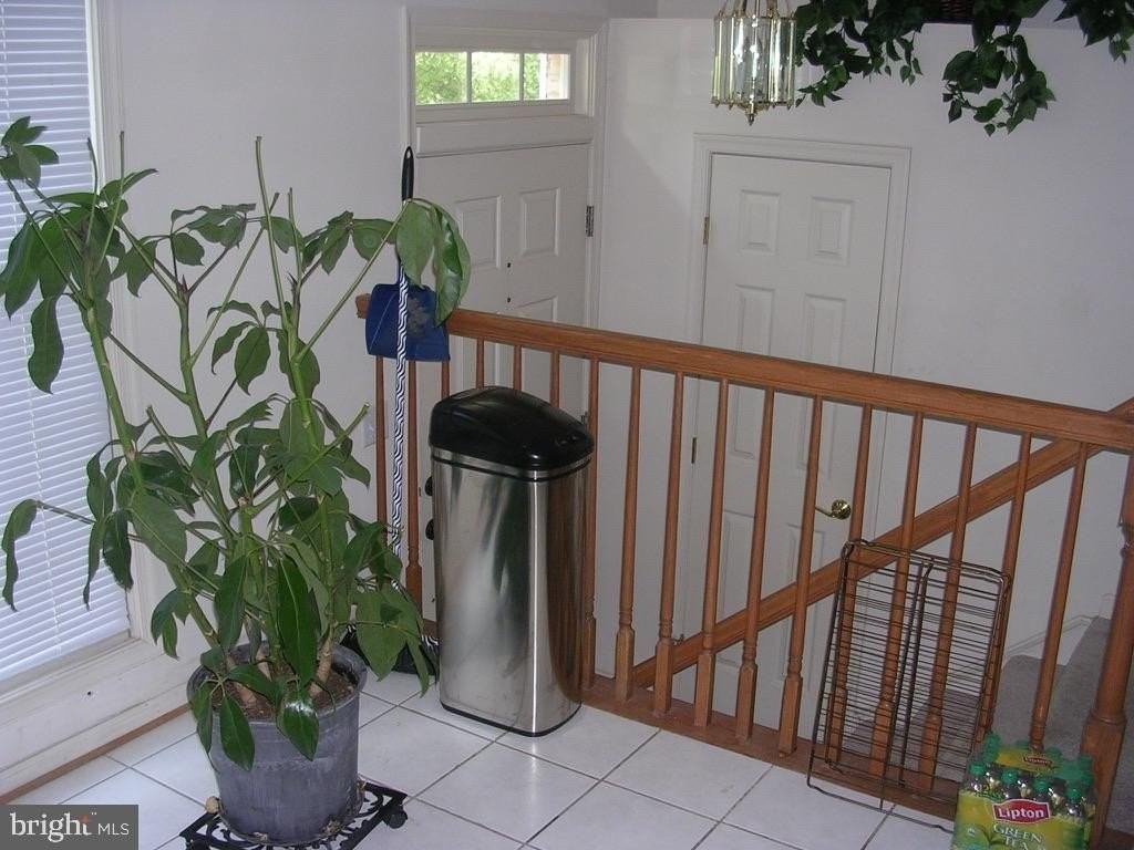 437 Woodhill Dr - Photo 5 of 9