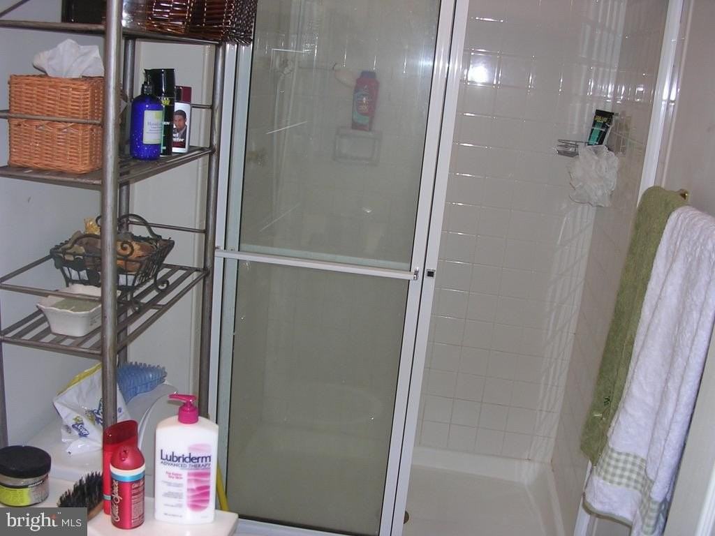 437 Woodhill Dr - Photo 6 of 9