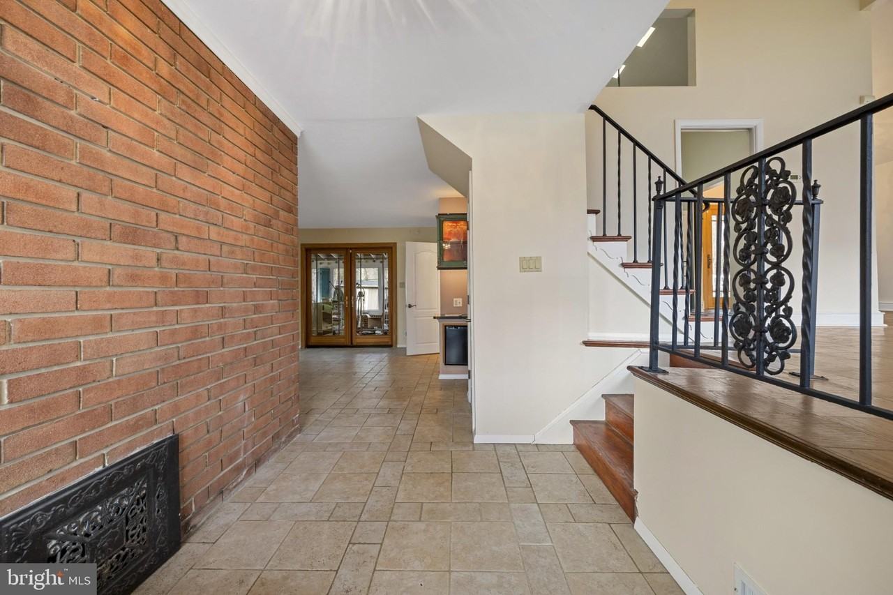 922 Beaverbank Cir - Photo 5 of 30