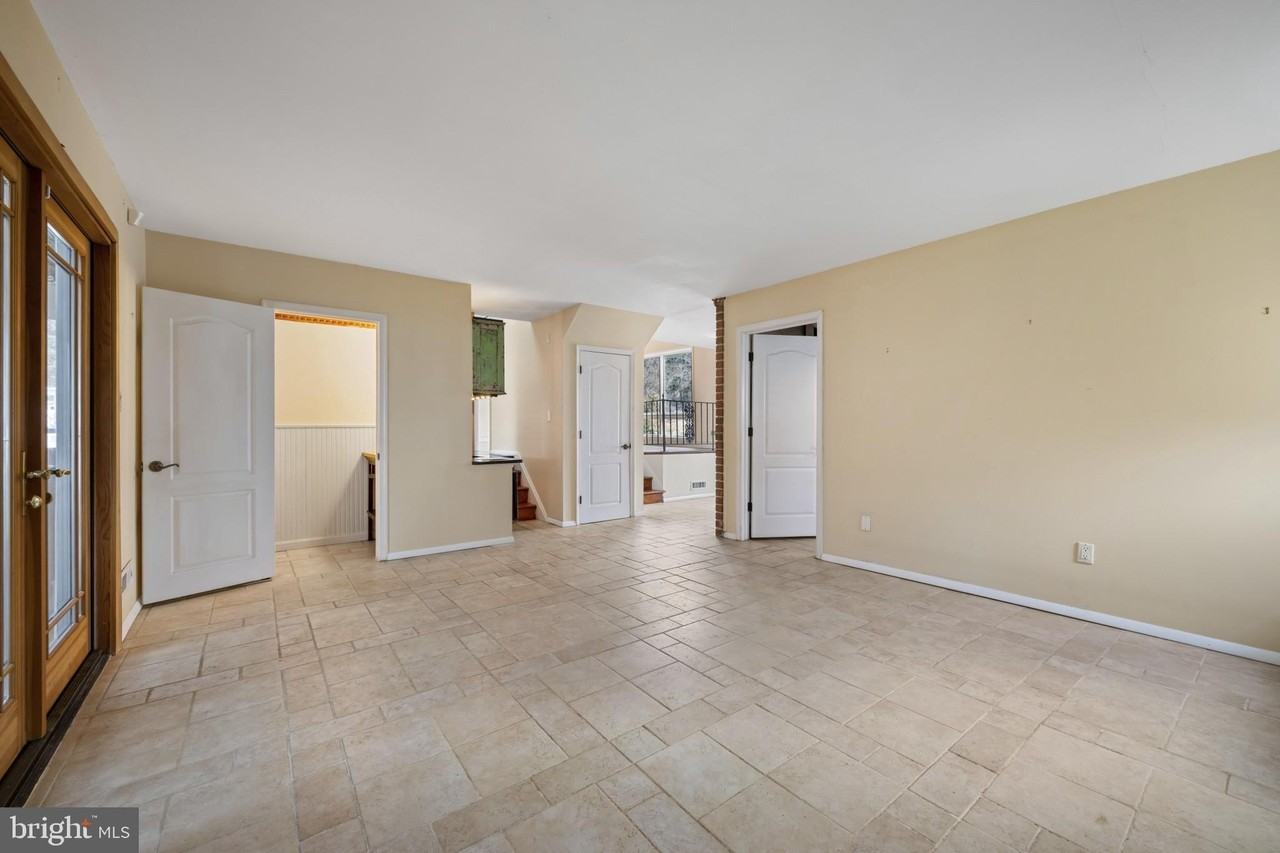 922 Beaverbank Cir - Photo 7 of 30